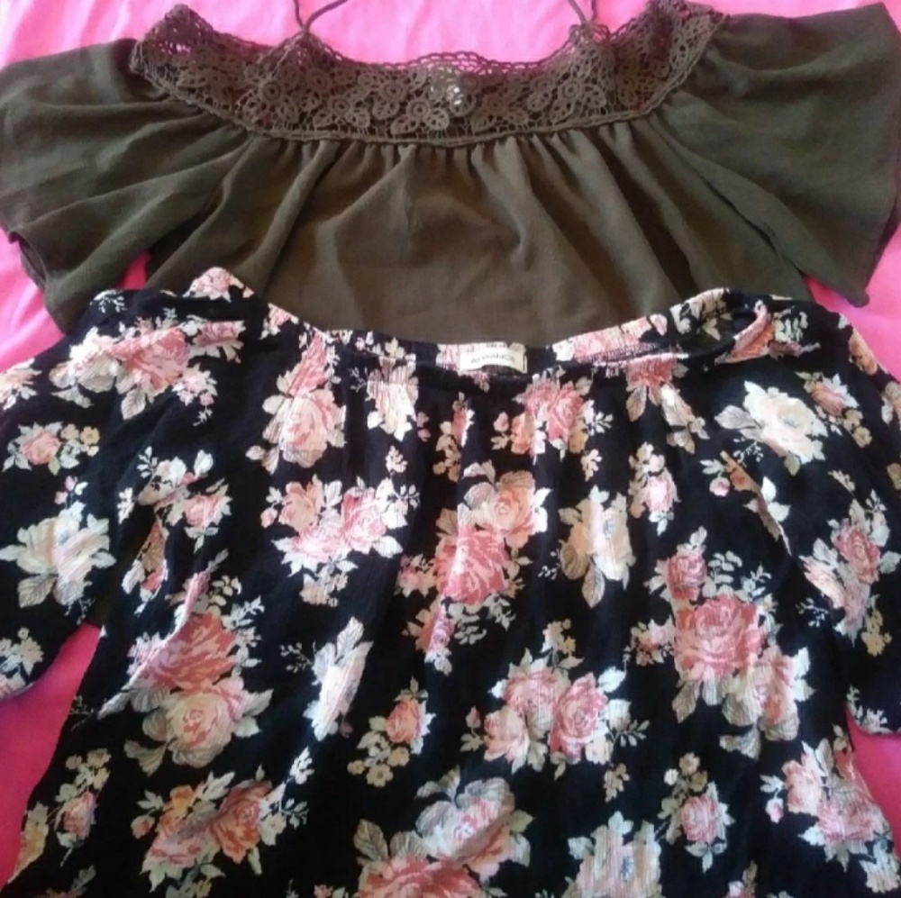 SET OF BLOUSES